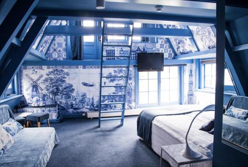 Room, family