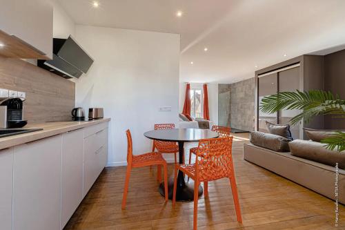 Kitchen, Les Suites Locarno, Parking-Proche gare in Limoges