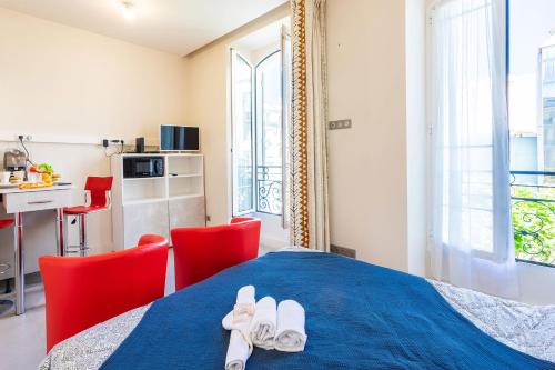 VICTOIRE 22 AP4361 By Riviera Holiday Homes