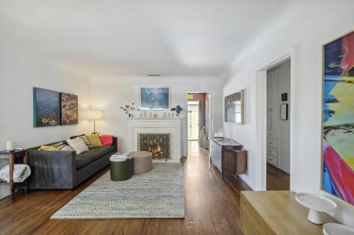 Pet-Friendly North Hollywood Bungalow with Patio in North Hollywood, USA