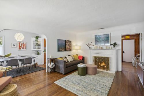 Pet-Friendly North Hollywood Bungalow with Patio in North Hollywood, USA