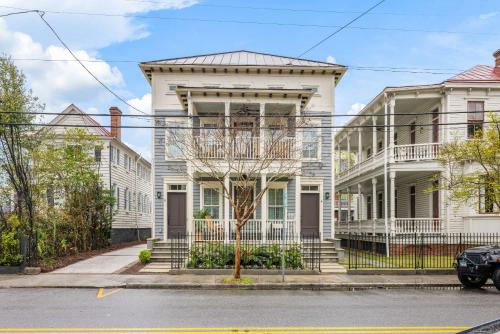 Private Porch with Parking - 2 Blocks to King - image 3