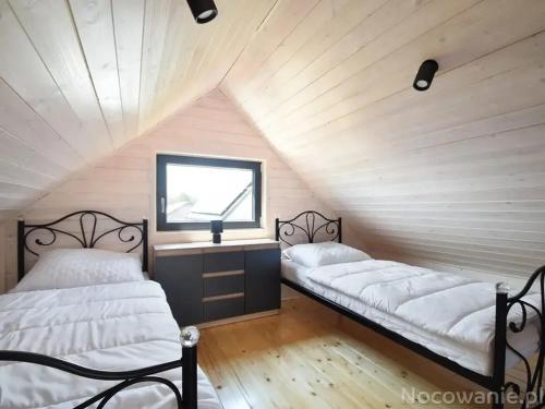 2 bedrooms, 4 beds