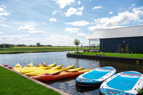  4 to 6 persons Tulpenacker waterfront in Roelofarendsveen