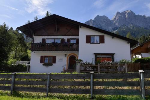 Gästehaus Kerschbaum - Accommodation - Grainau