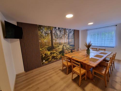 ห้องส่วนกลางสำหรับนั่งเล่น/ดูทีวี, Ostoja in ชิโบรชิน