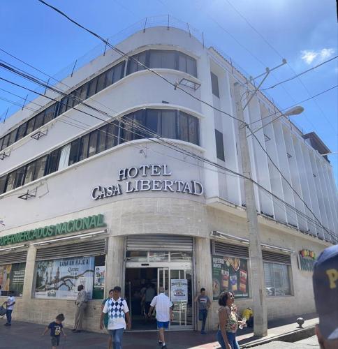 ทัศนียภาพภายนอกโรงแรม, Hotel Libertad at historic main street in ซันโตโดมิงโก