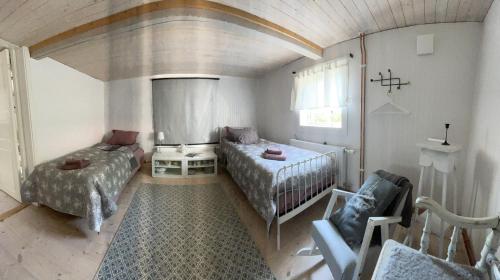 2 twin beds