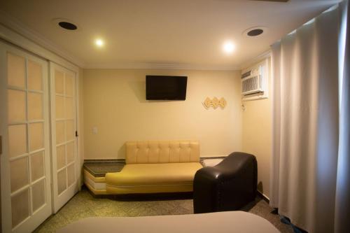 Hotel Show Adult Only