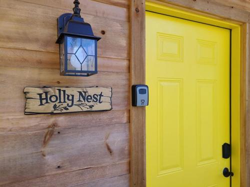 Holly Nest a Cozy Cabin Getaway near Gatlinburg