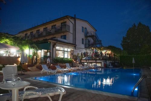 Hotel Stazione sul lago di Iseo - Tap to explore photos