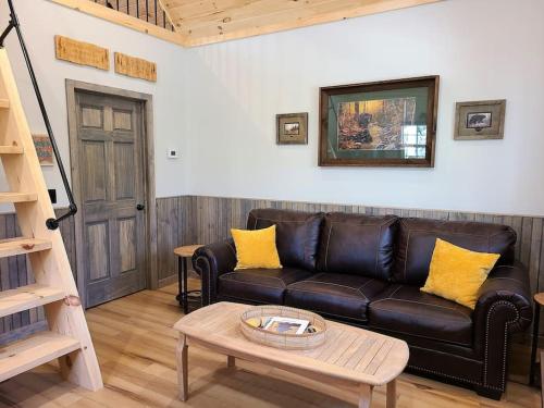 Laurel Haven a Modern Cabin Retreat near Gatlinburg in Cosby, USA