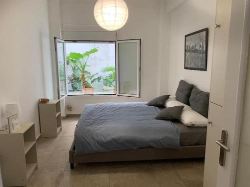 Downtown Athens flat - sleeps 4