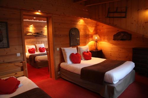 2 double beds, 1 twin bed, 1 sofa bed