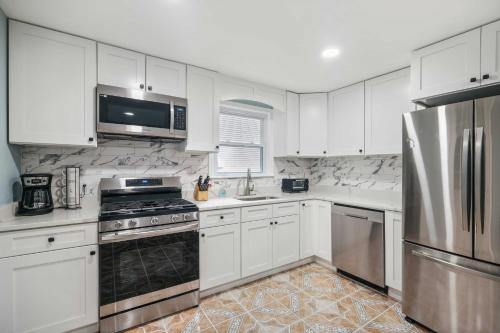 Pet-Friendly Mount Rainier Home with Gas Grill! in Mount Rainier, USA
