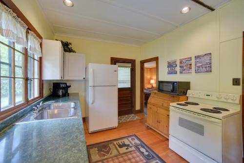 Beach and Kayaks Waterfront Cabin on Lake Pleasant!