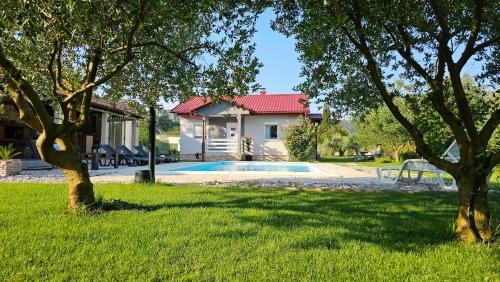 Holiday Home Natura with private pool