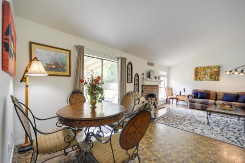 McQueeney Vacation Rental about 10 Mi to New Braunfels in McQueeney, USA