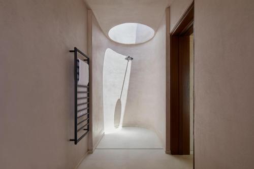 Zuhanyzó, Santorini Sky, The Retreat in Moni Profitou Iliou