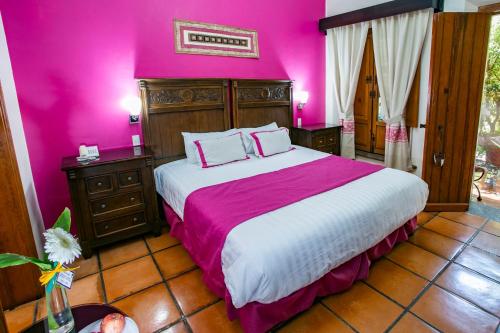 La Casa de los Patios Hotel & Spa - Tap to explore photos