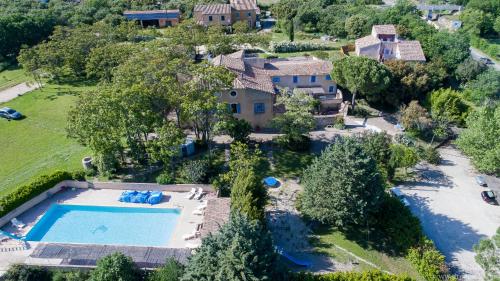 La Bastide de la Peyrolière avec piscine et tennis face au Luberon - Location saisonnière - Apt