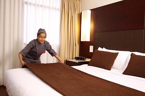 Hotel Reina Isabel - image 2