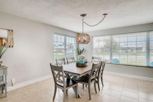 Cresting Wave Cottage by the Sea in Ormond Beach, USA