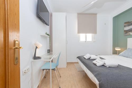C27 Great 3 Bedroom Apt Close to Center - Tap to explore photos