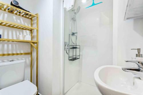 Cozy Two Bedroom with Seaview - Wifi - Gym, Auckland (foto 4)