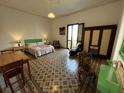 Mille Lire Peppe's Home, Palermo