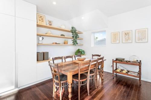Renovated Character Central Home - WiFi & Netflix, Auckland (photo 10)