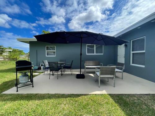 Sweet Escape 5 br/2ba min from airport and beach in Fort Lauderdale, USA