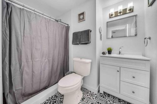 Sweet Escape 5 br/2ba min from airport and beach in Fort Lauderdale, USA