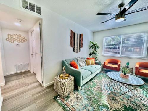 First floor gated, central and remodeled apartment