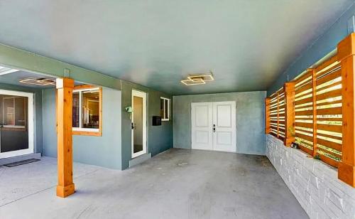 Beach Bliss 10 Mins to Waves, 3BR Oasis with Pool in Fort Lauderdale, USA