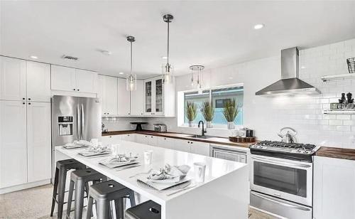 Beach Bliss 10 Mins to Waves, 3BR Oasis with Pool in Fort Lauderdale, USA