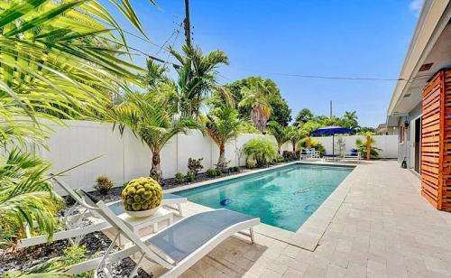 Beach Bliss 10 Mins to Waves, 3BR Oasis with Pool in Fort Lauderdale, USA