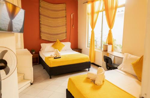 Africa house-Casa Hotel Laureles-La70, Medellín