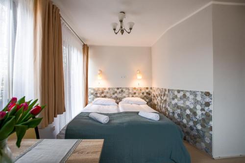 2 twin beds