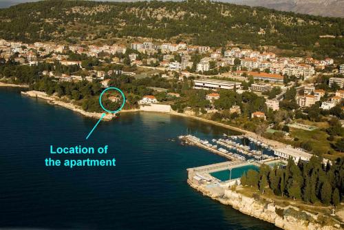 Beachfront apartment with balcony and parking