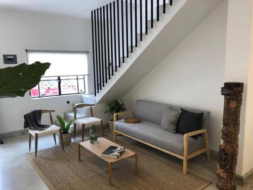 Fantastic 1BR house in a local living neighborhood
