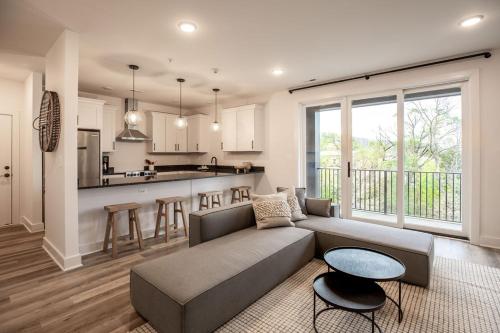 Piedmont Place Suite 401 Modern Apartment in Crozet Near King Family Vineyards