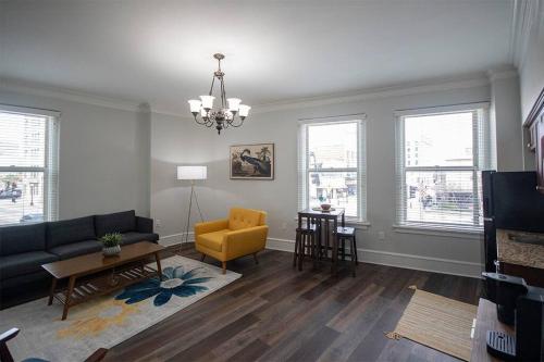 Unique 1 BR 1BA Stay in Downtown - 204 in Champaign, USA