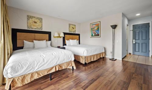 Travelodge by Wyndham Cathedral City - main image
