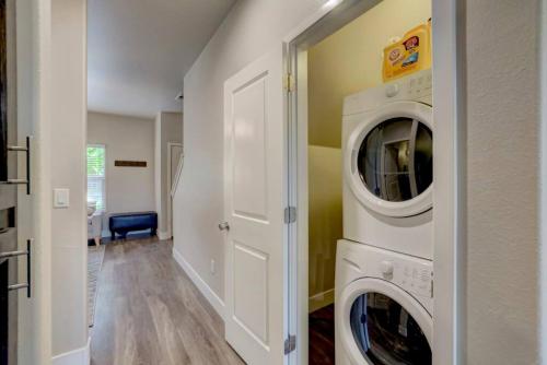 Deluxe Serene Home with Centralized AC and Near Grocery