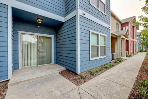 Deluxe Serene Home with Centralized AC and Near Grocery