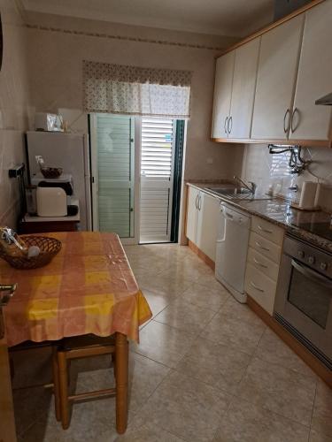 ห้องครัว, MJALVOR - APº em condomínio com piscina (MJALVOR - APº em condominio com piscina) in อัลโต โด โปโก