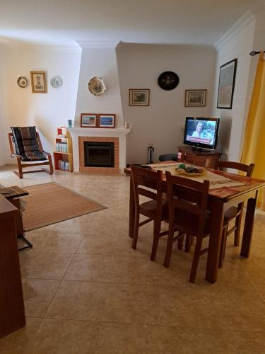 MJALVOR - APº em condomínio com piscina (MJALVOR - APº em condominio com piscina) in อัลโต โด โปโก