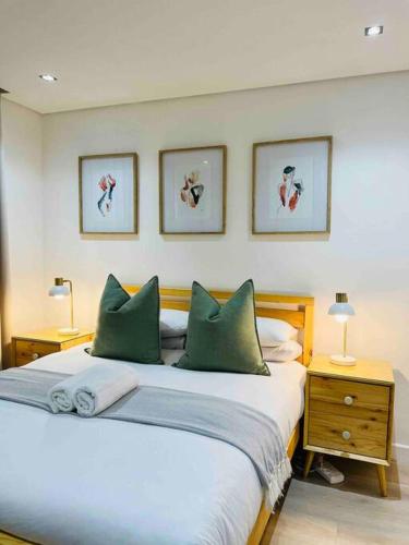 Spacious Upper Bree st Apt with large balcony 112 The Edge