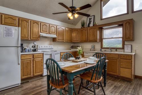 Mountain Laurel Lookout Hot Tub WIFI 560 FREE tickets each paid day!!! - image 10